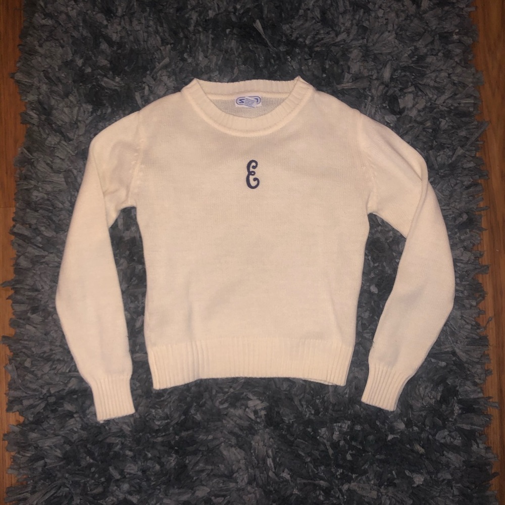 5/$20 Skiva medium embroidered ‘E’ cream sweater
